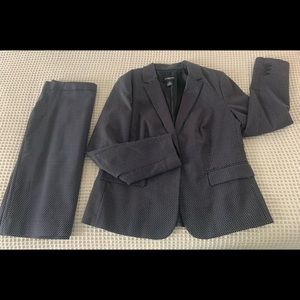 NWOT Liz Claiborne Career Size 6 - Medium Skirt Suit 😄